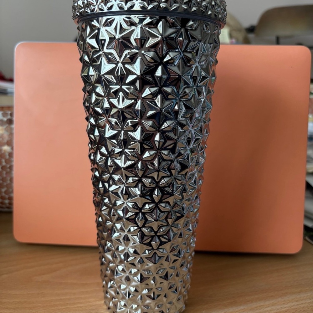 Brand new shiny silver texturized tumbler 26oz
w/straw